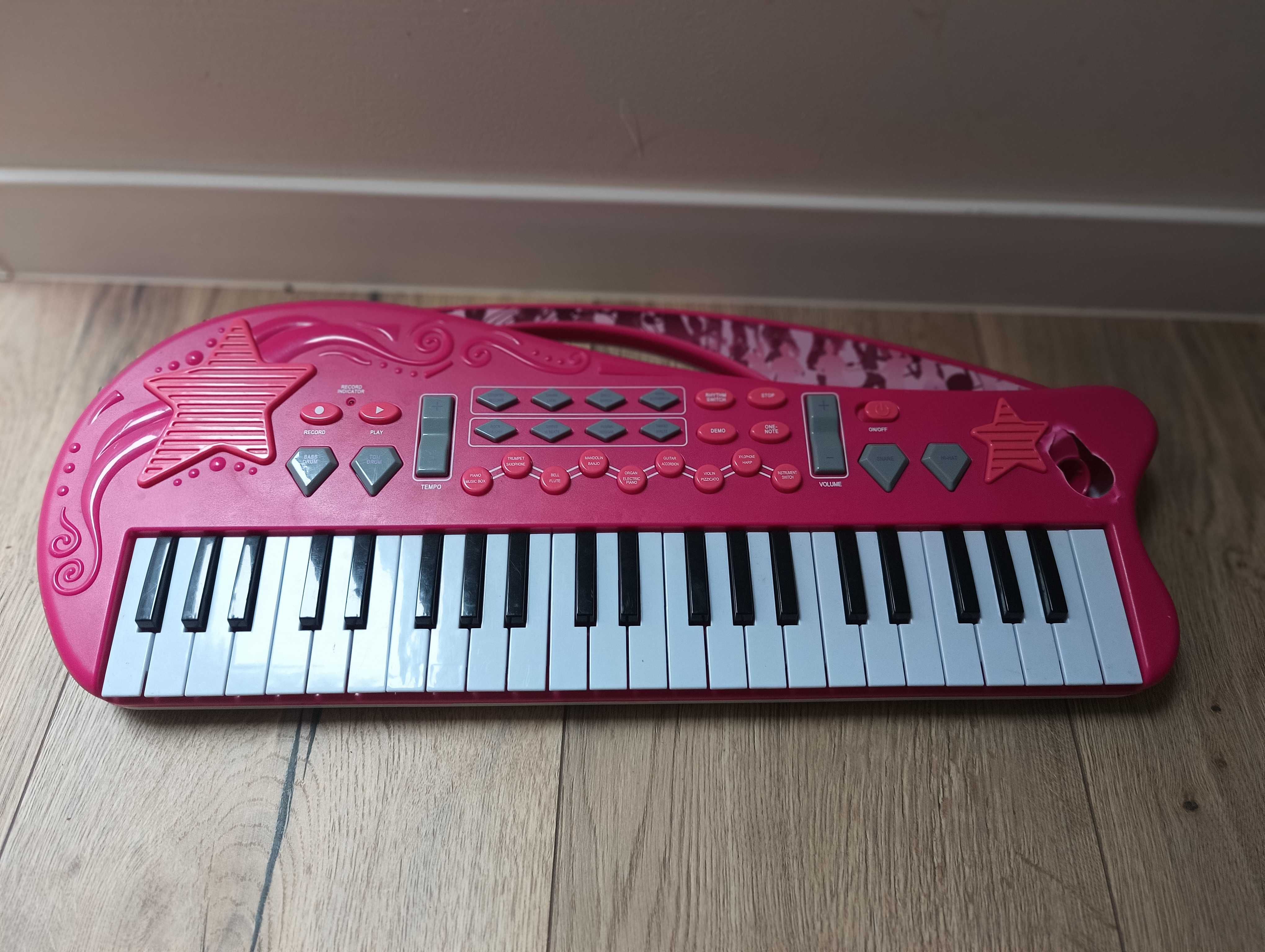 Różowe elektroniczne pianino