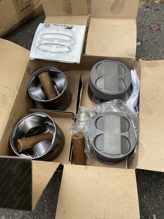 Блок цилиндров приора с комплектом поршней