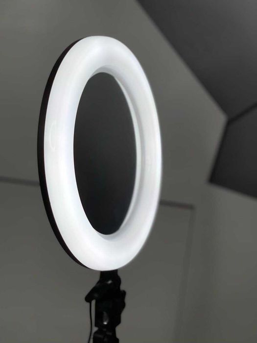 Кільцева Led лампа RA-95+ (26 см) з дзеркалом на штативі.