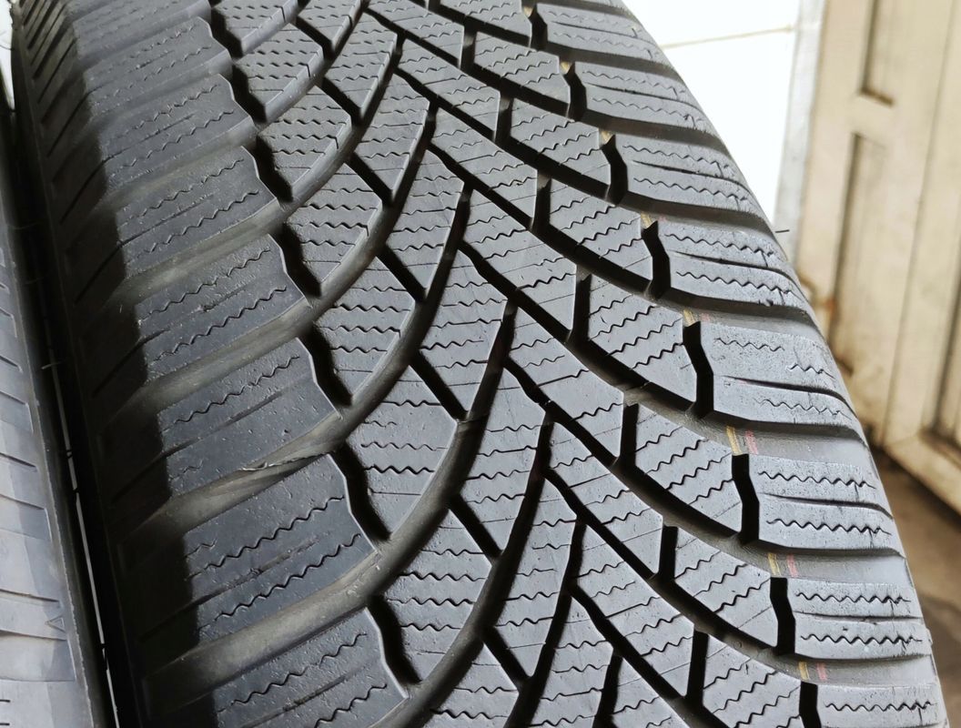 2x 215/65r17 Bridgestone Blizzak Lm005, 103h