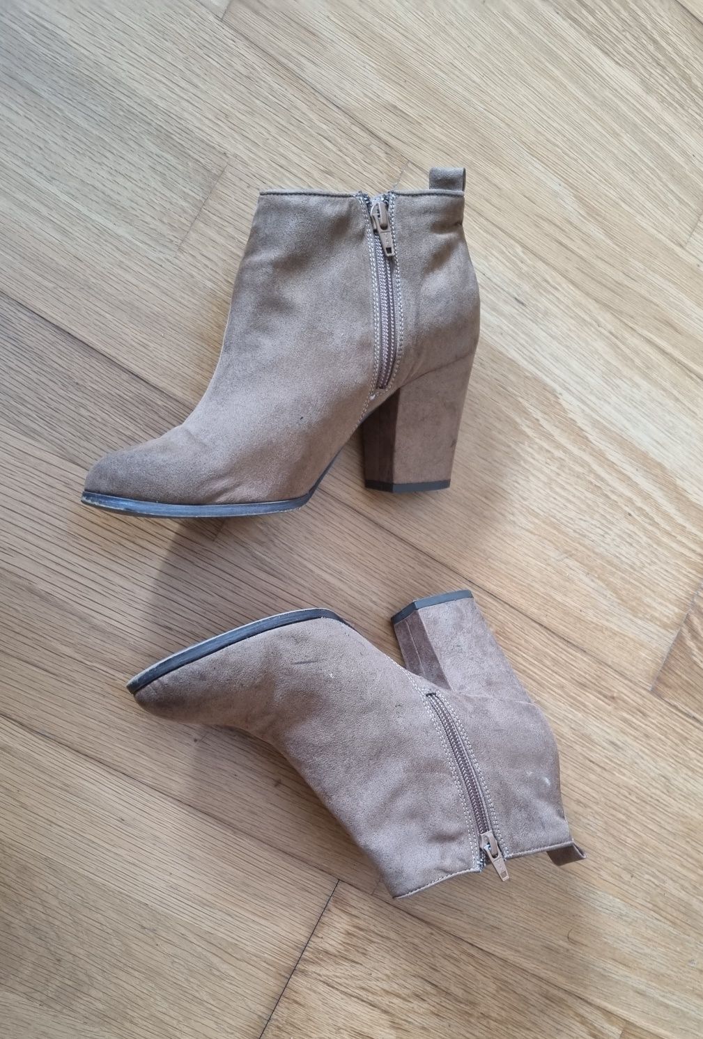 Botins com tachas da Pull&Bear