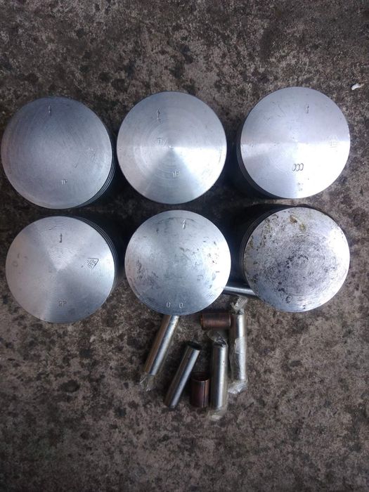 Поршні на мото Иж - Юпітер, та Минск