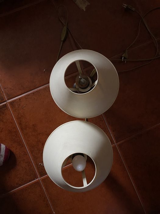 Dois candeeiros de mesa de cabeceira