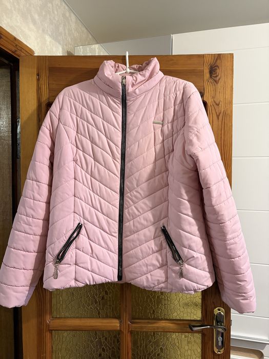Куртака рожевого коляру 52 розмір