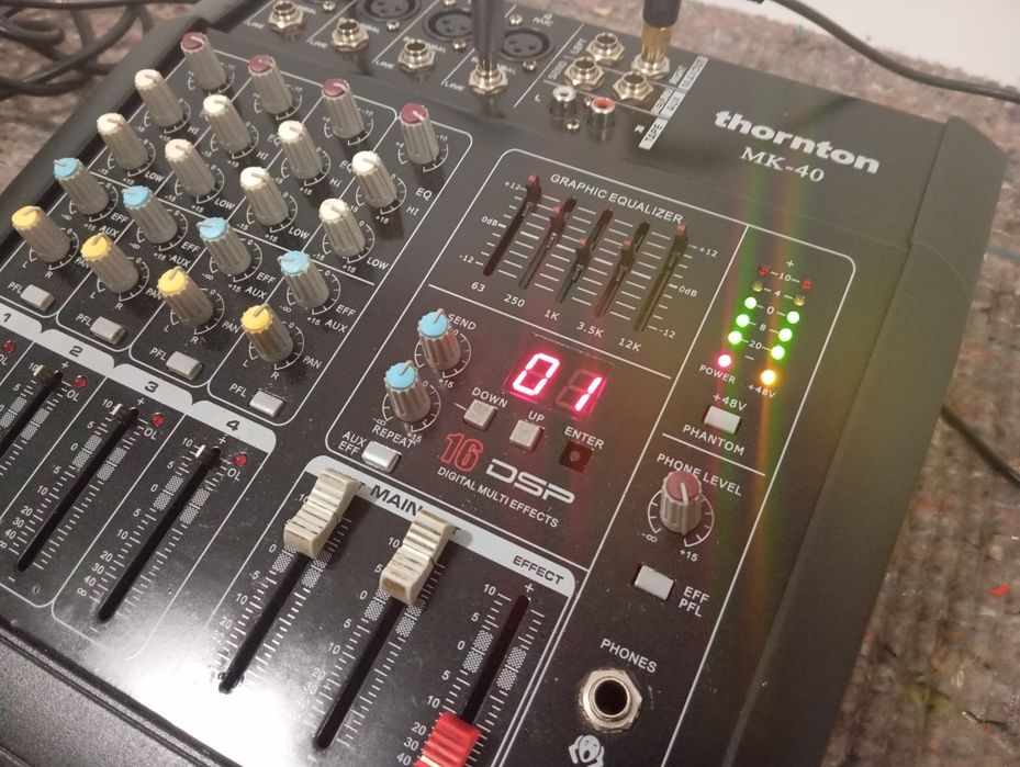 Mesa de som amplificada Thornton Mk40