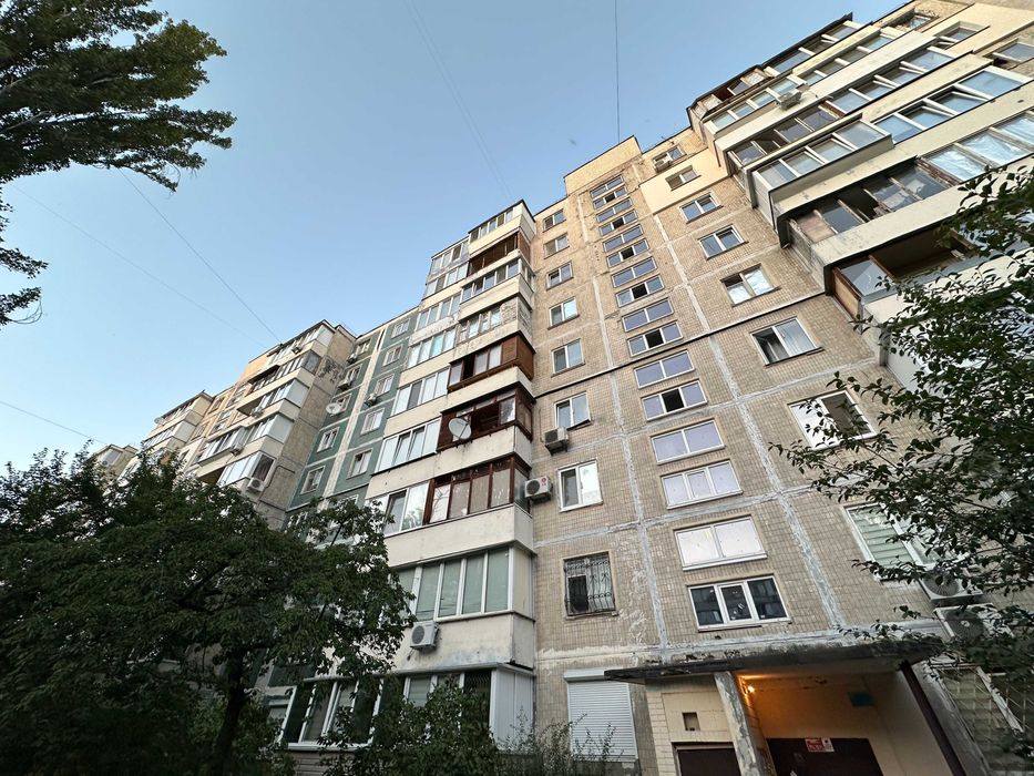 Продам 1-к 32 м2 с косметикой на Русановке, бульвар Игоря Шамо 19/1