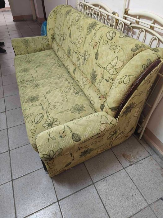 Віддам диван безкоштовно
