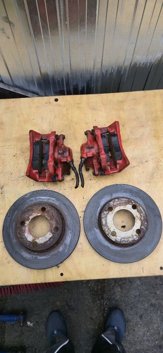 Zaciski Hamulcowe Tarcze Wentylowane Przód 256mm Audi 80 B4