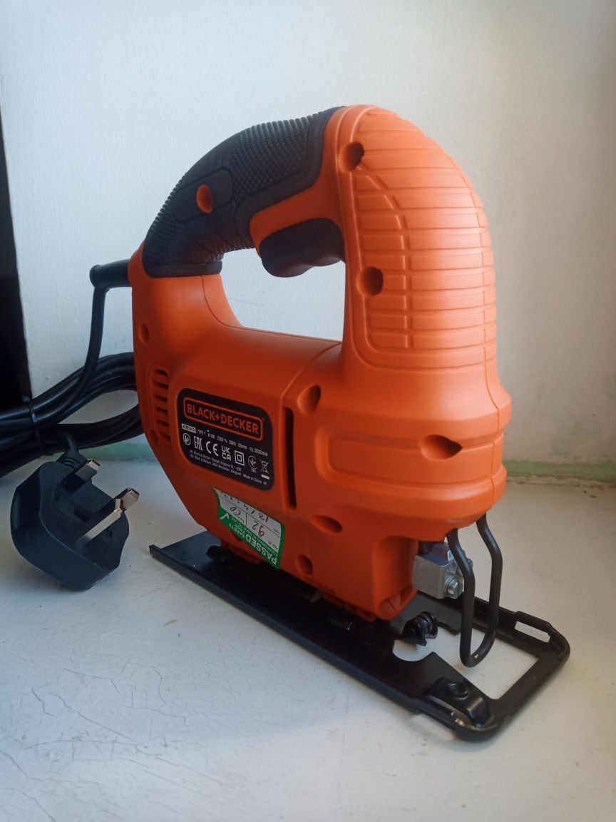 Wyrżynarka BLACK DECKER + walizka