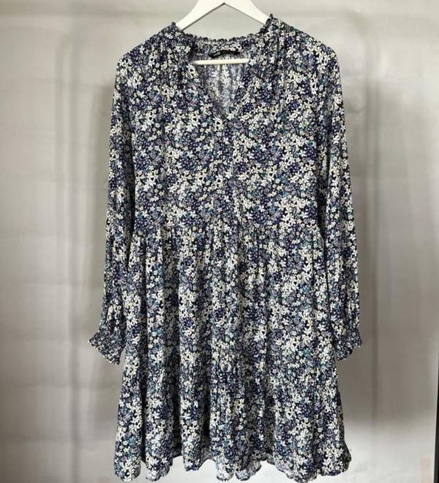 Гарна нова сукня