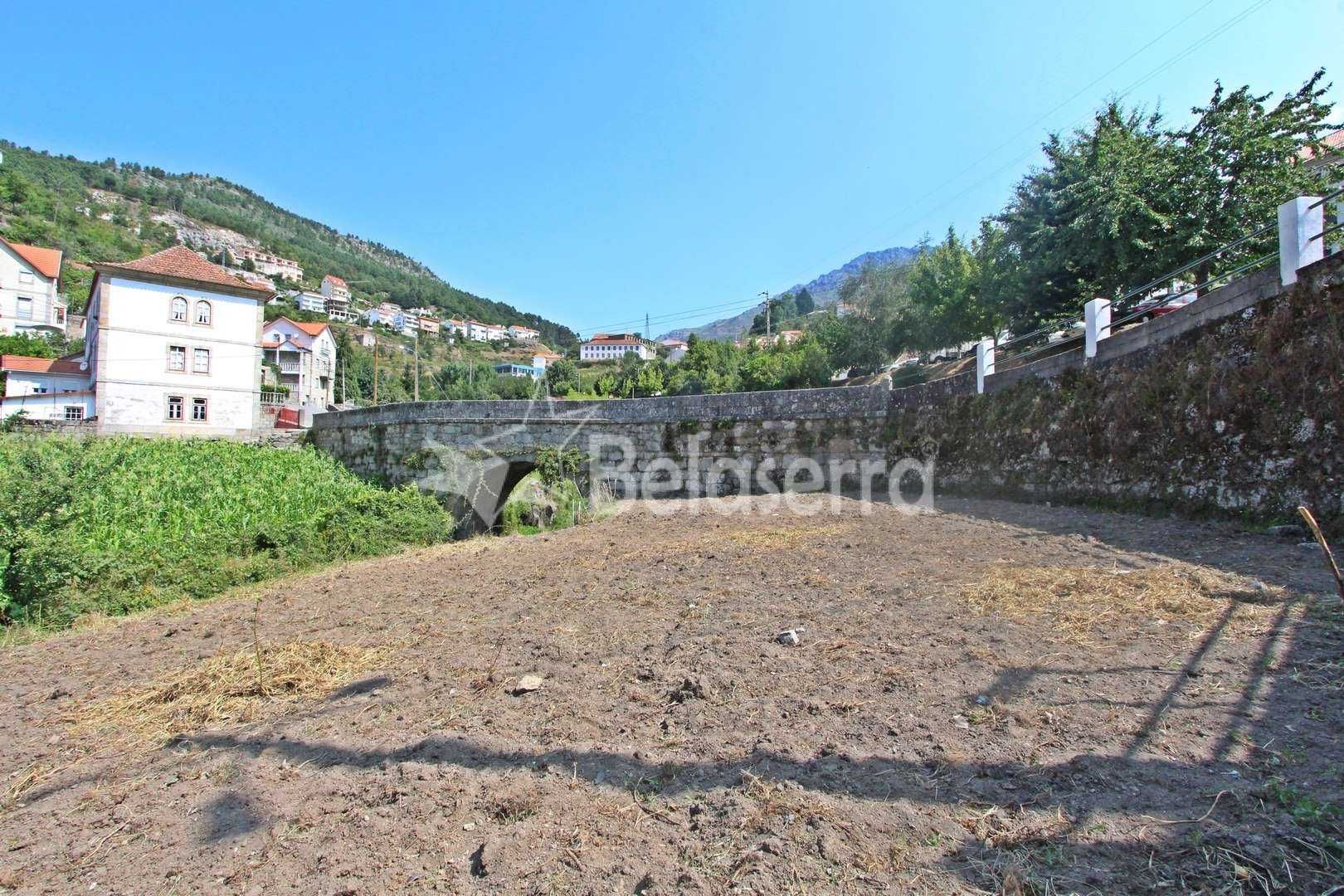 Terreno com área de 2715m² constituído por 2 moinhos