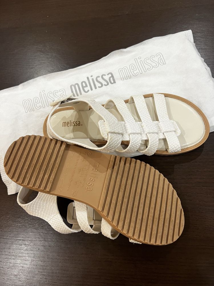 Sandalias novas Melissa