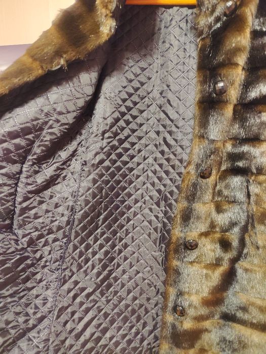 Жіноча шуба 44 розміру.