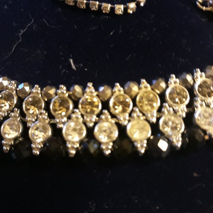 Piękną kolię sprzedam