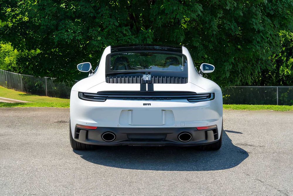 Porsche 911 Carrera      2022
