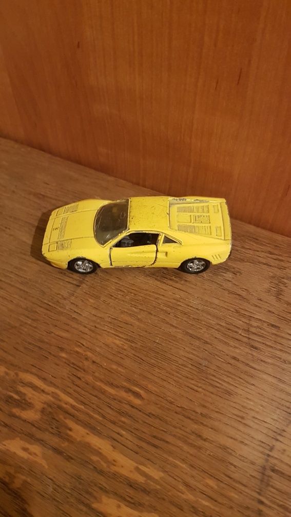 Zabawkowe Żółte Ferrari