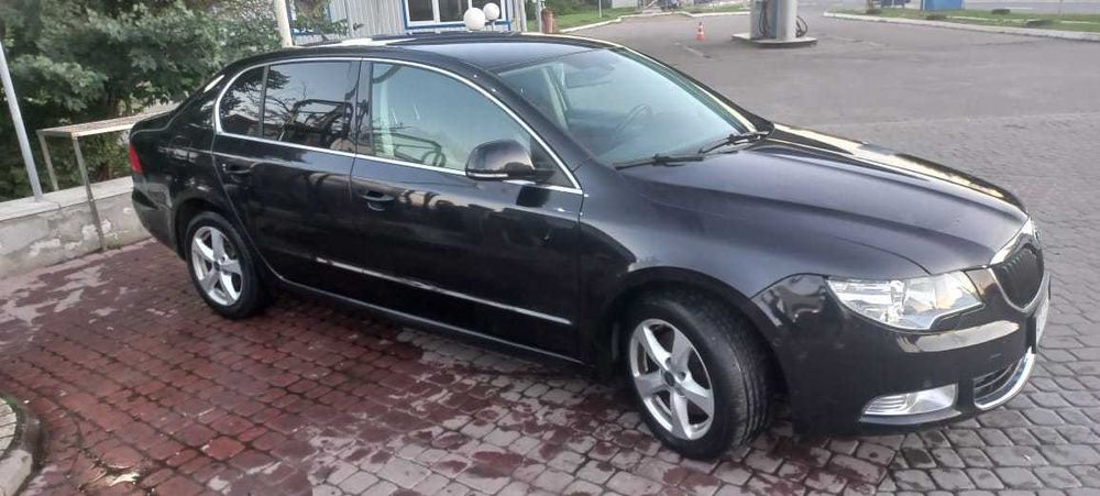 Автомобіль skoda superb