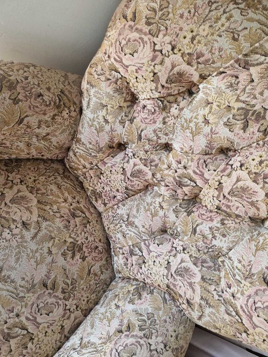 Senhorinha ( sofá de quarto)procura novos donos