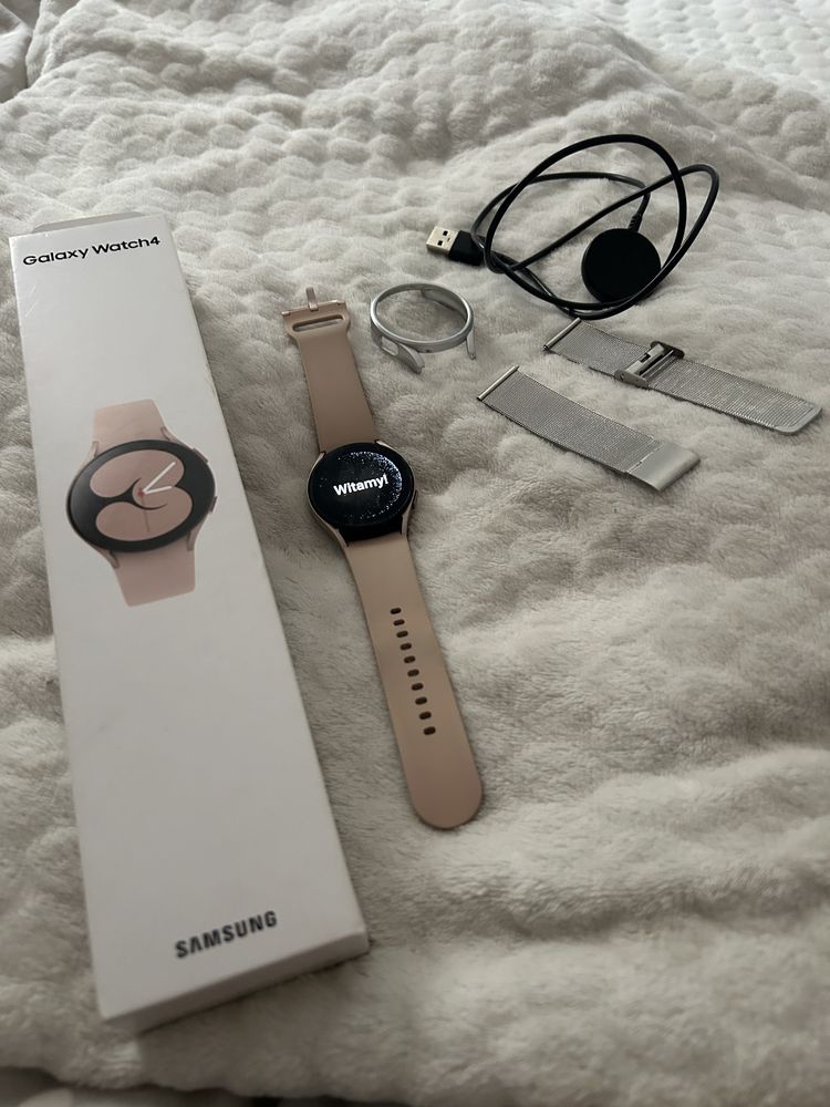 Samsung Galaxy Watch4 40mm LTE – Różowy + Akcesoria