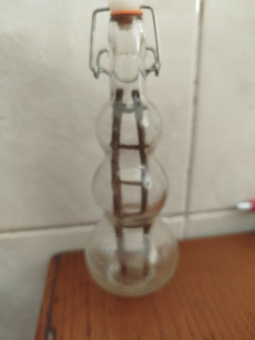 Garrafa com escada