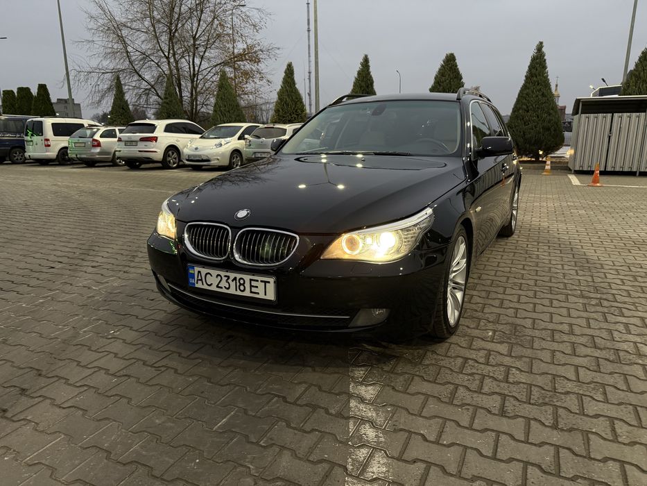 BMW E61 525 з щвигуном 3.0 M57 і комплектом титанів з зимовою гумою