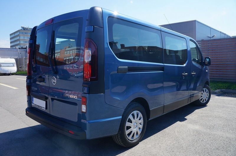 Wynajem - Wypożyczalnia busów 9-osobowych - automaty z 2025 roku