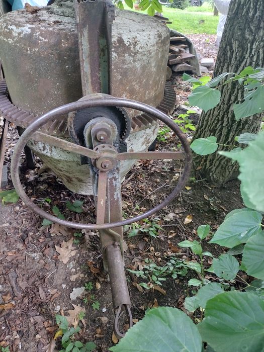 Betoniarka około 250l