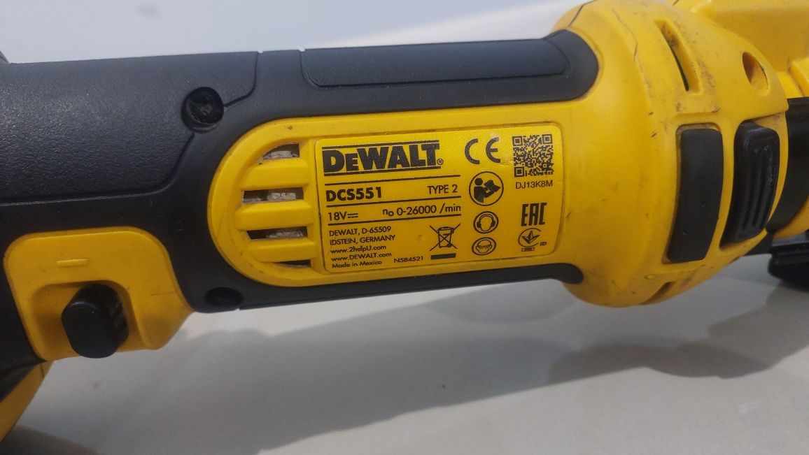 Акумуляторний фрезер для вирізання гіпсокартону DeWalt DCS551