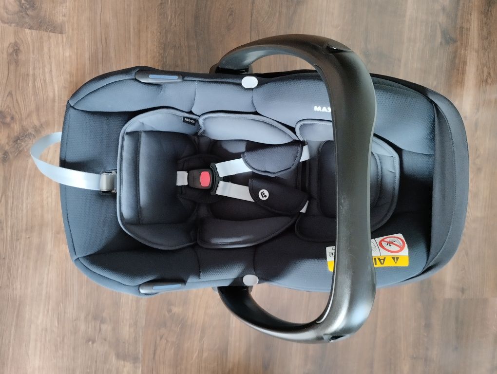 Maxi Cosi cabrio fix nosidełko + adaptery