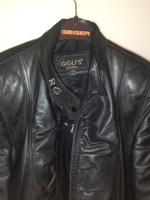 Кожаная курточка со стразами.