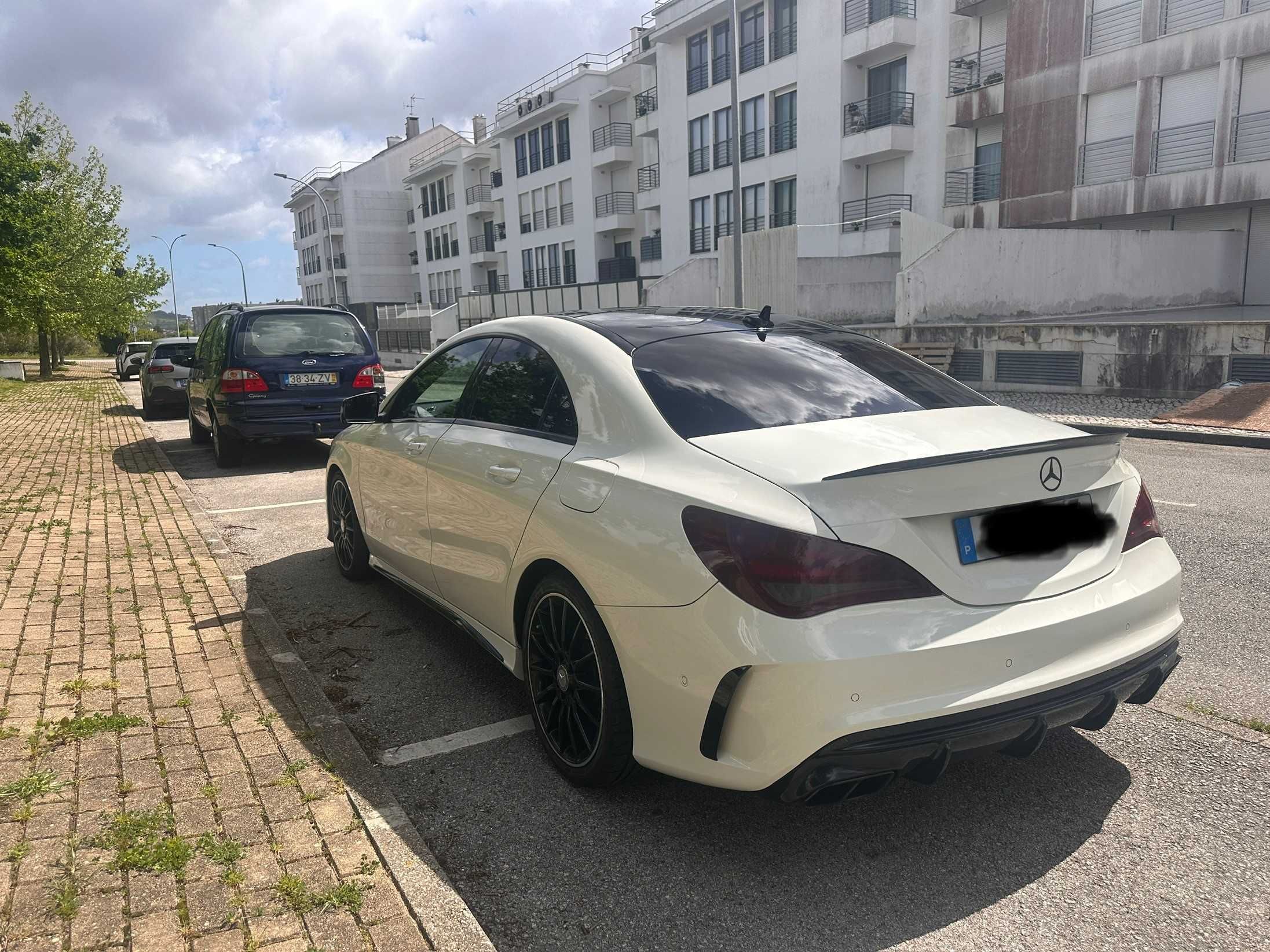 Mercedes-Benz CLA 220 AMG