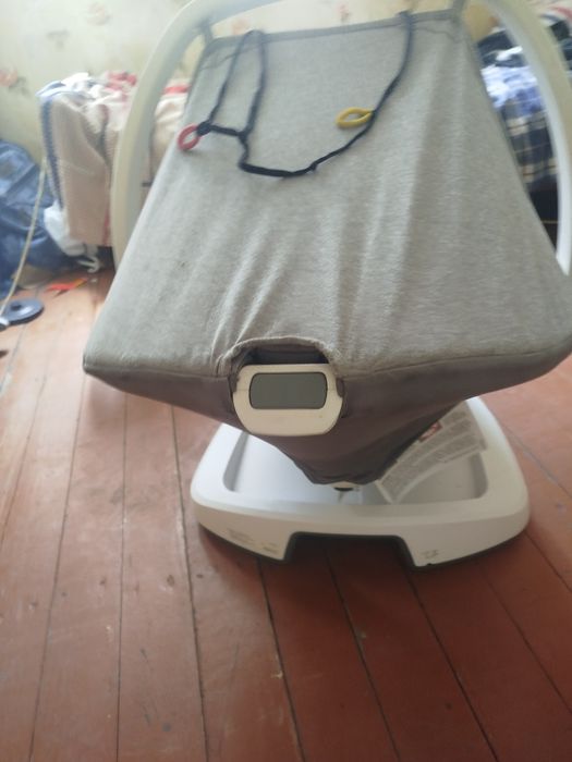 дитячий заколисувальний центр Graco Move with Me.