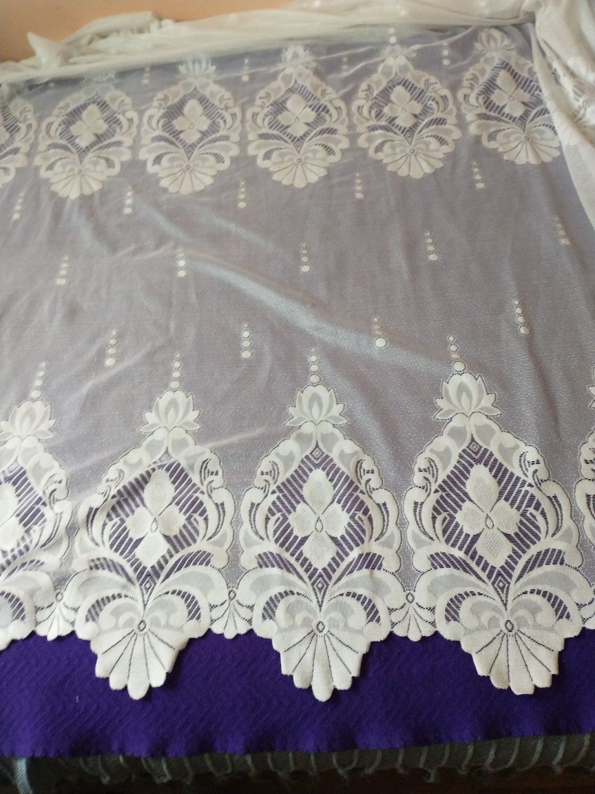 Firanka biała z tkaniny typu kryształek 245x232 cm wys.
