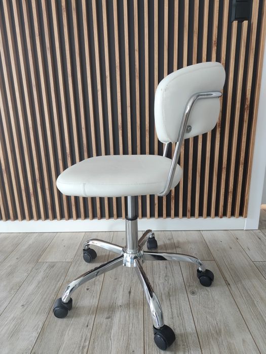 Krzesło obrotowe białe jysk
