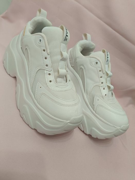 Sprzedam buty BERSHKA, rozmiar 37