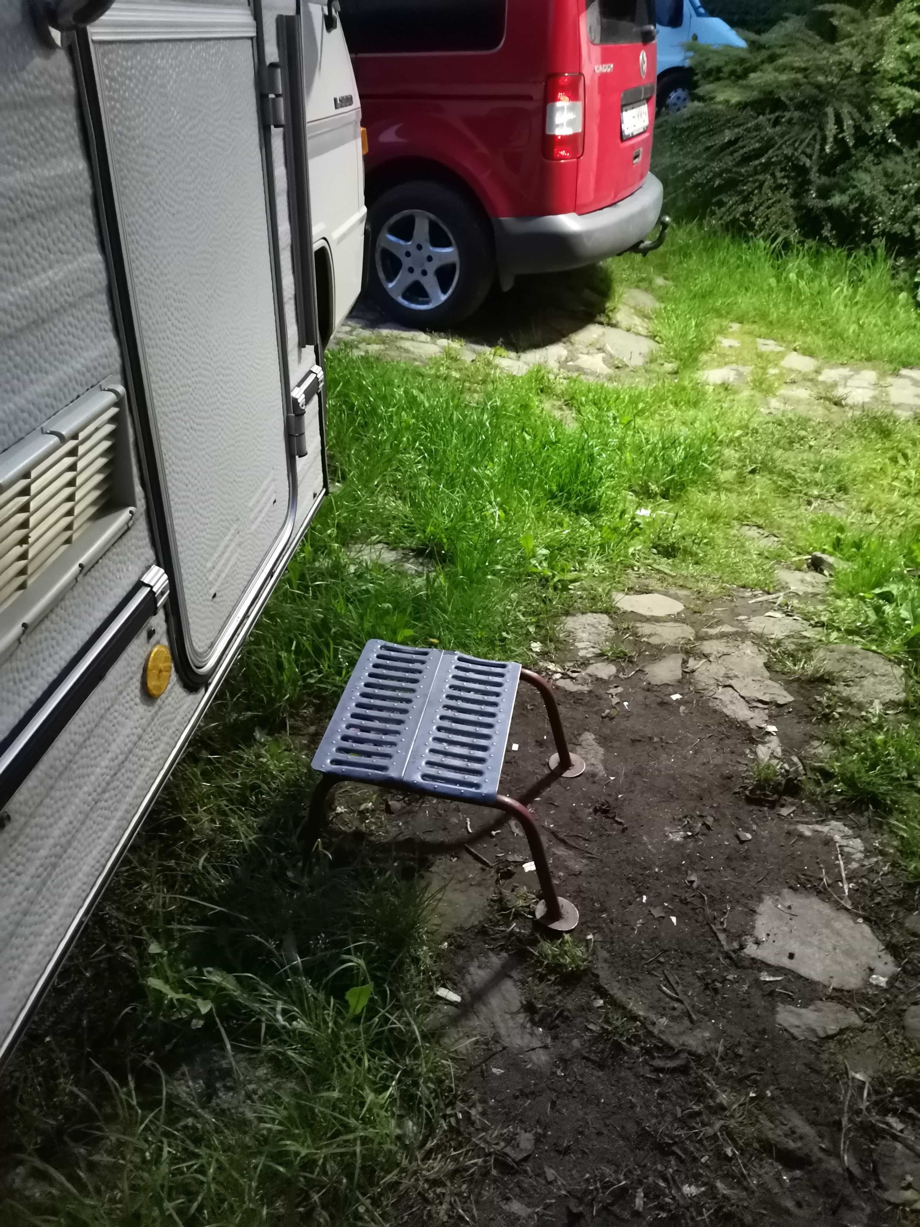 Stabilny , solidny schodek, stopień do przyczepy, kampera.