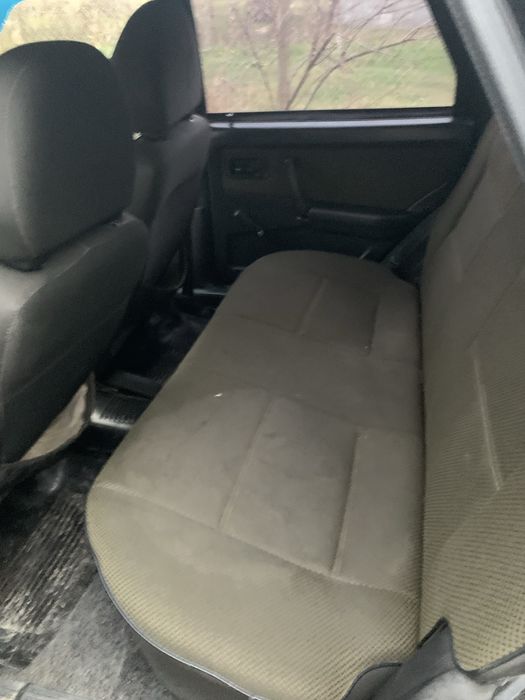 21099. Робоча конячка кому не на красу а для роботи