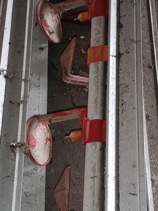 Linie wody pojenia dla drobiu kurczaków kaczek indyków poidła lubing