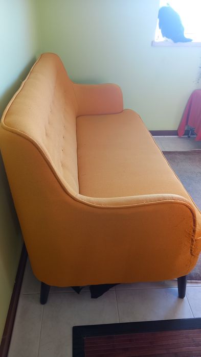 Sofá 2-3 lugares amarelo