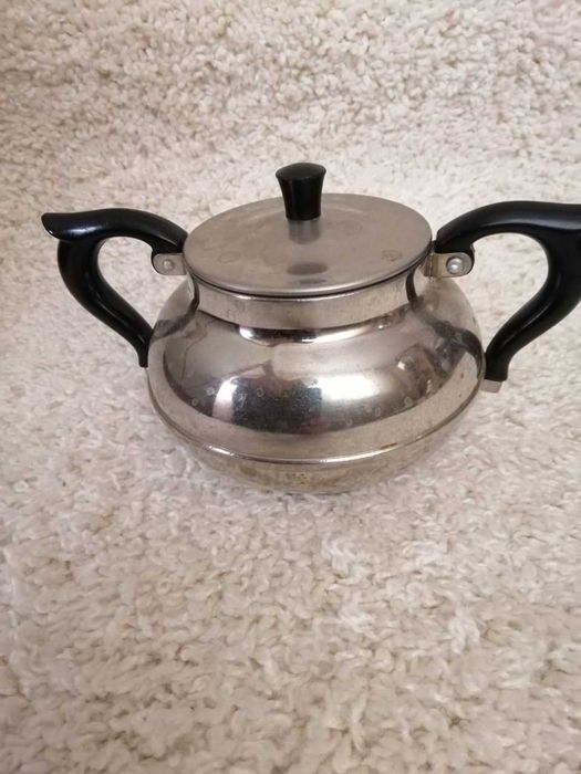 самовар, фруктовница-конфетница, сахарница, подстаканники,