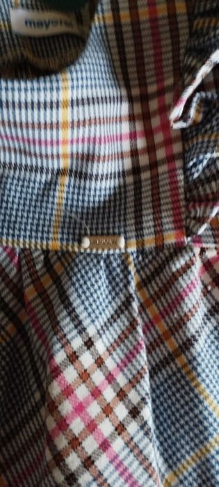 Vestido novo Mayoral. Com lindo feitio e xadrez
