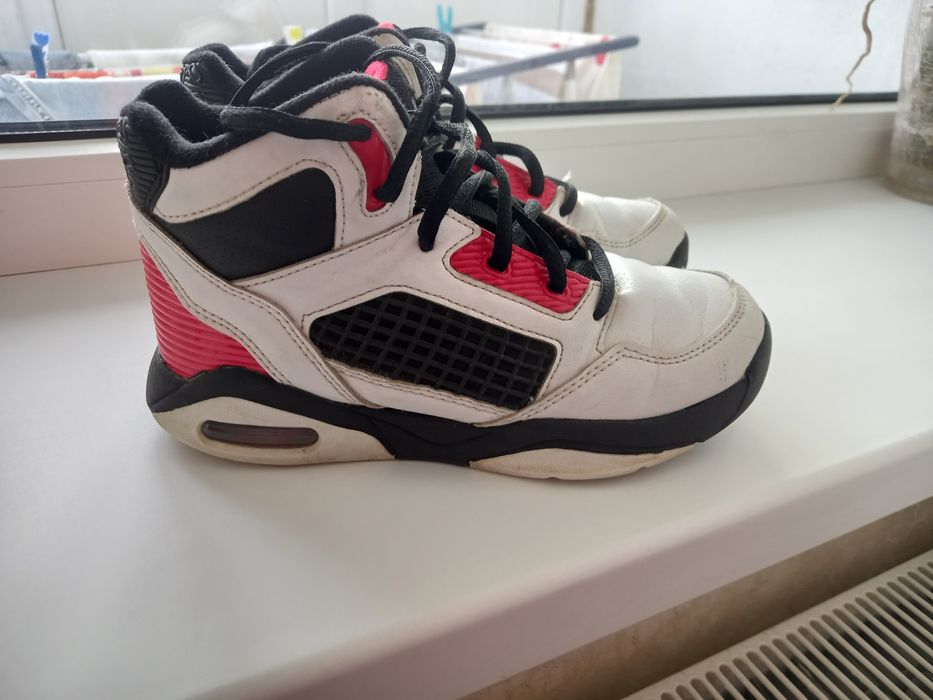 Кросівки,джордани,хайтопи на хлопчика 33 розмір.