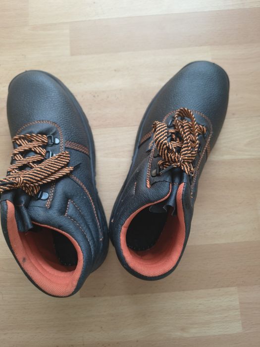 Nowe buty robocze r. 43