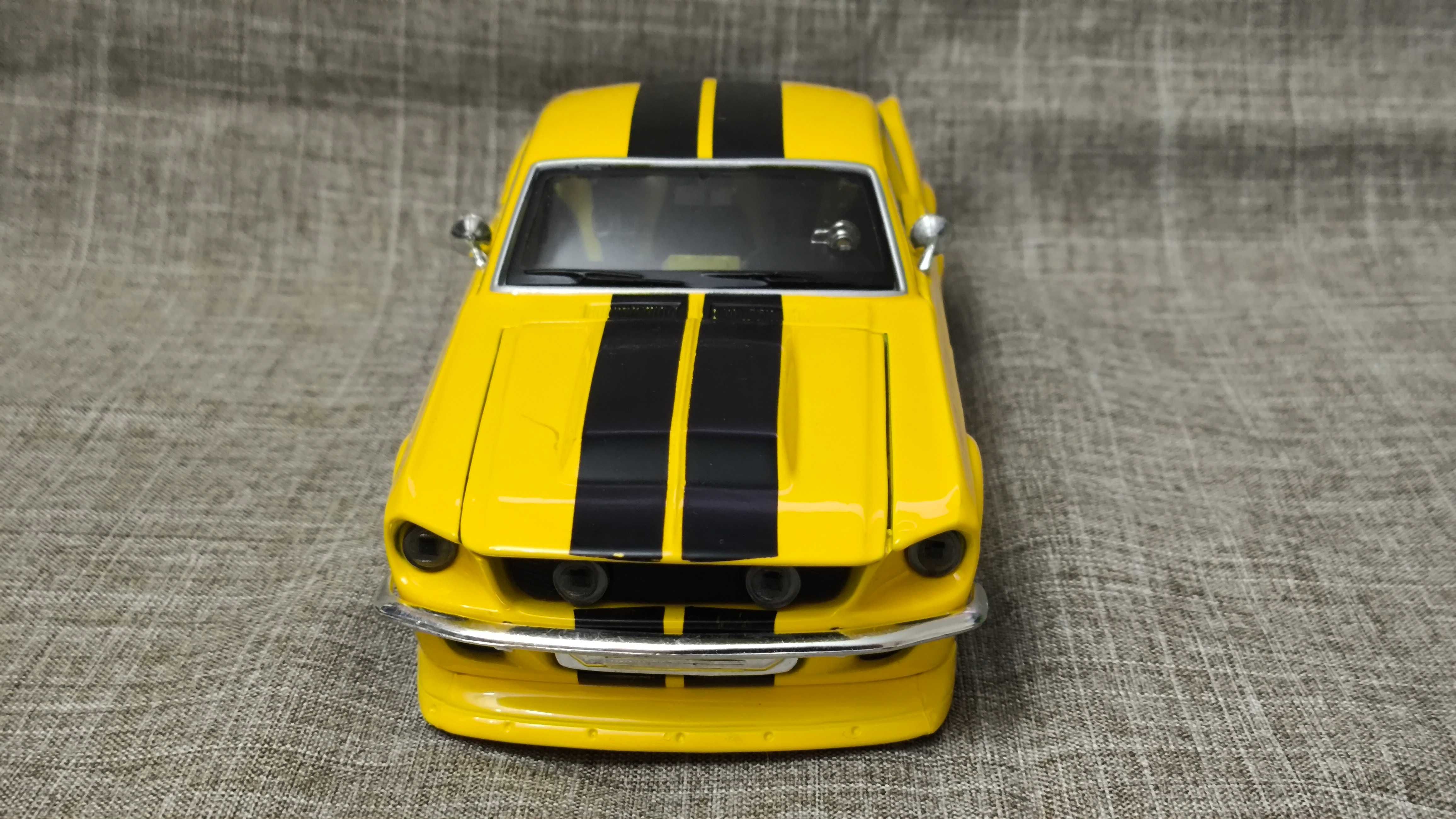 Машинка Ford Mustang GT 1967 1/24