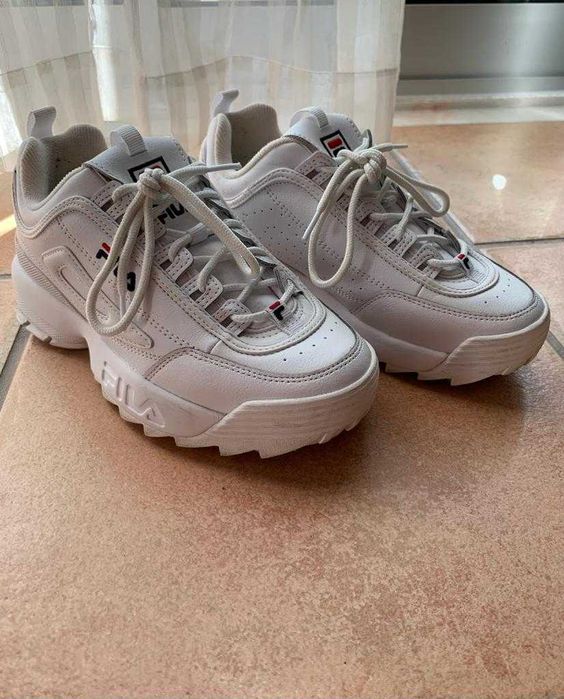 Ténis brancos Fila originais