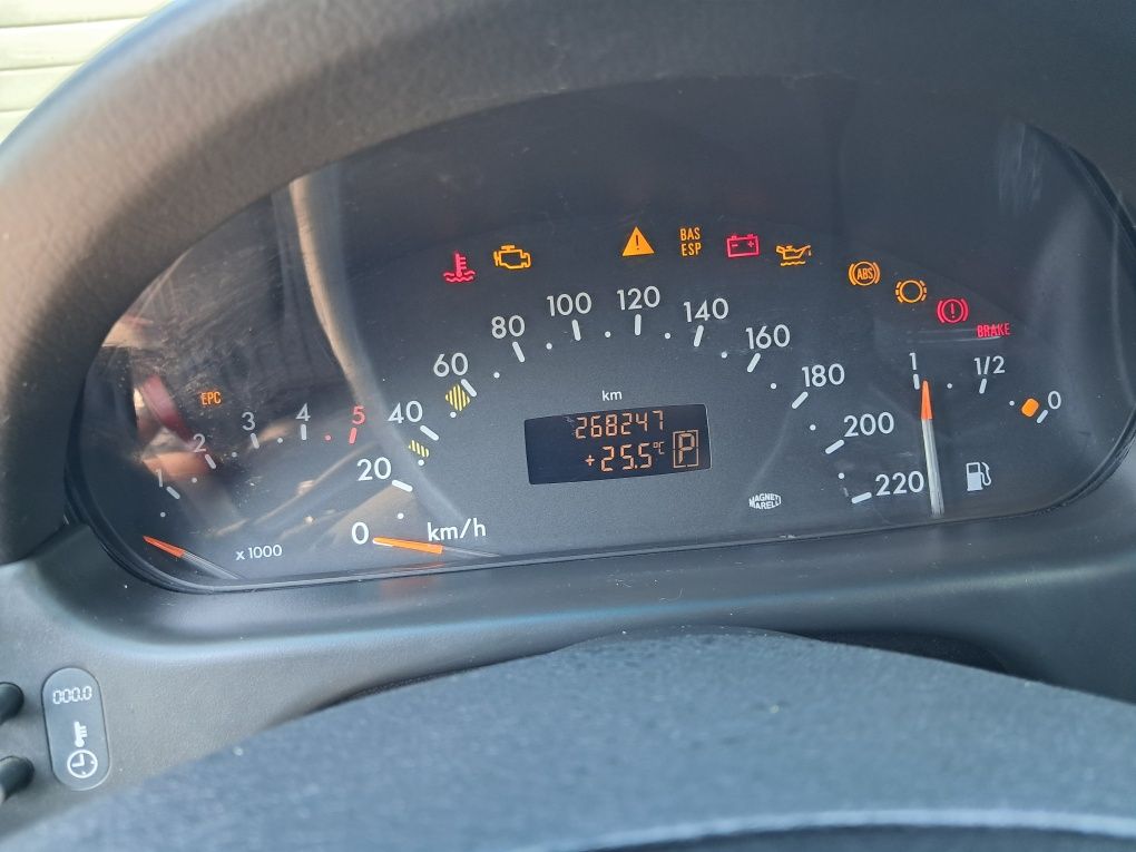 Mercedes Vaneo 1.7 CDI 2004r. z automatyczną skrzynią biegów.