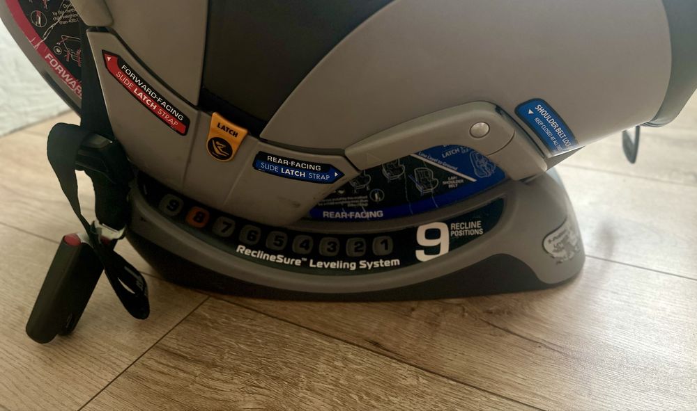 Автокрісло 0+ Chicco nextfit zip