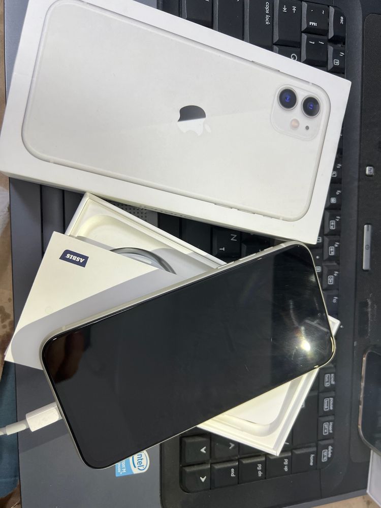 Продам apple iphone 11 64gb не вмикається на запчастини