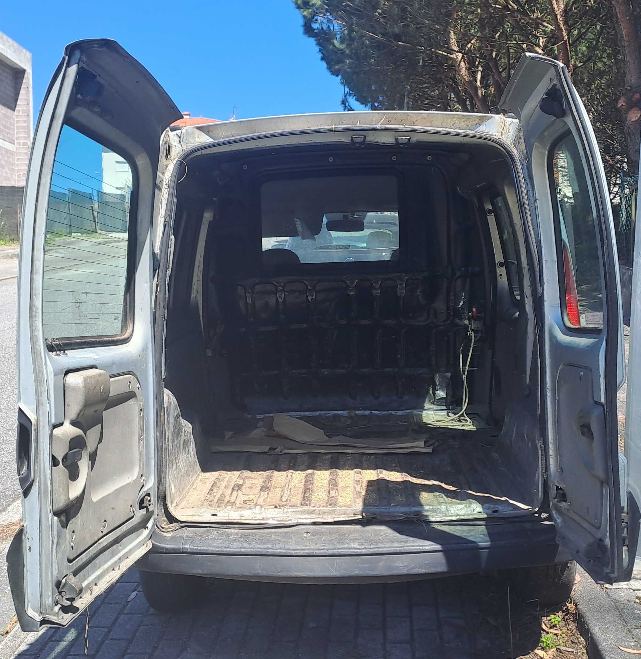 Renault Kangoo **Motor Avariado**