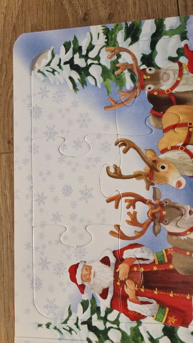 "Nadchodzą Święta "– książeczka  z puzzlami, twarda oprawa